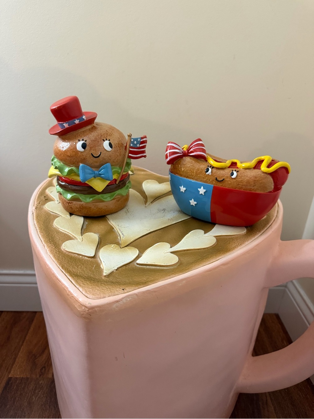 Resin 4th of July Patriotic Girl Hotdog with Bow & Boy Hamburger with Blue Tie